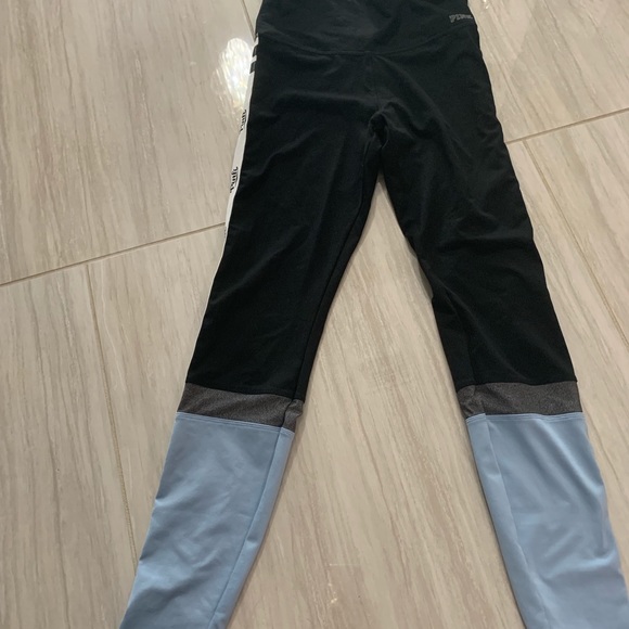 Pink Victoria’s Secret leggings ULTIMATE - Picture 4 of 5